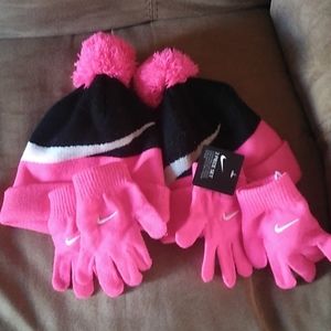 2 Nike hat set